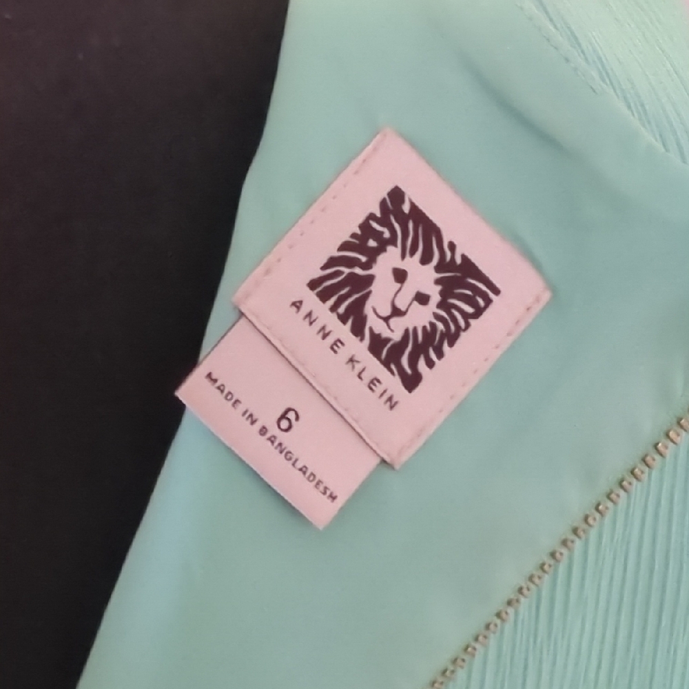 Anne Klein | Mint Green Lined Sleeveless Sheath Dress With Belt, Gold Accents, 6 - Picture 6 of 9